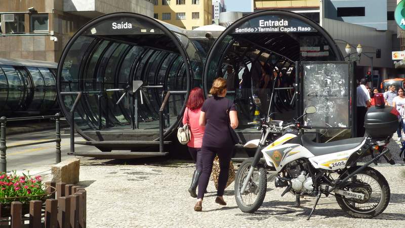 003 Curitiba Bus Stop 21st Aug 2012.jpg